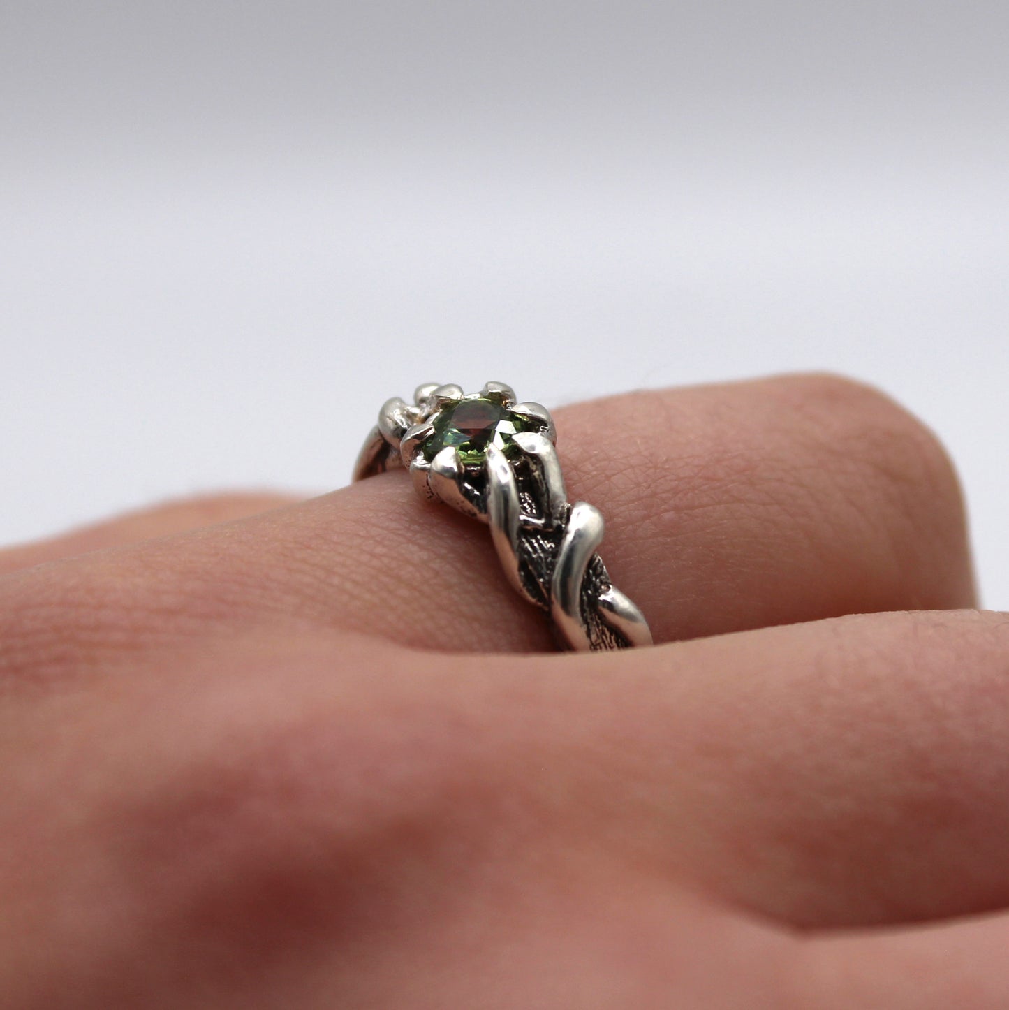 Hemalyth Ring with Green Sapphire